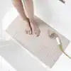 Badkarsmatta vit, textil, rutig mönster, badrumsmatta för badkar, färg vit, material textil.