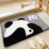 Badmatta för barn med panda motiv och texten 'Hi', grå och svart, badrumsmatta.
