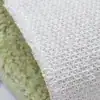 Badrumsmatta Avokado, vit textil med prickig textur och avokadofärgad yta.