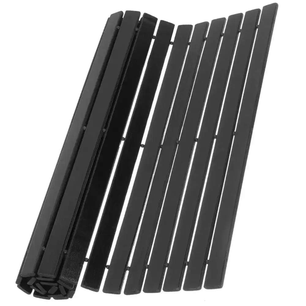 Badrumsmatta bambu svart, modern design med släta plankor för badrum.