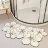 Badrumsmatta med blommönster i rött och vit, lämplig för badrum.