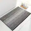 Badrumsmatta Chenille Randig svart-vit, texturerad matta för badrum med randig design.