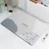 Badrumsmatta Diatomit Bågar med fiskmönster i grått, modern design för badrum.