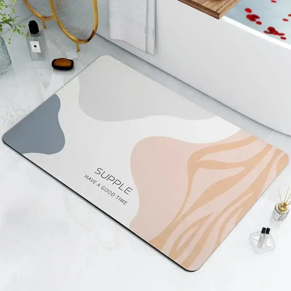 Badrumsmatta Diatomit Bågar med mjuk design i pastellgrå och beige, idealisk för badrum.