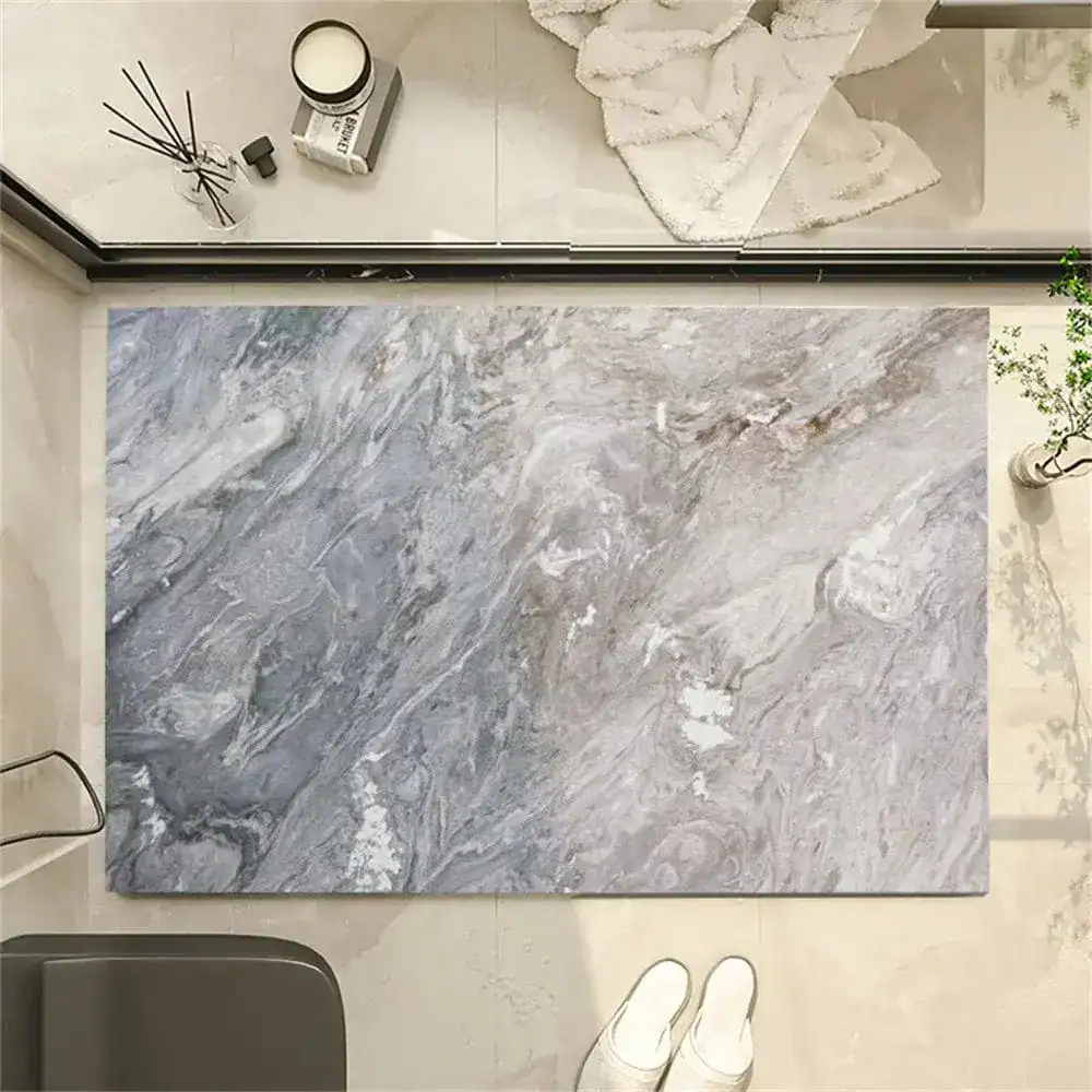 Badrumsmatta Diatomit Landskap, marmorerad grå och vit mönster, badrumsmatta med naturlig textur.