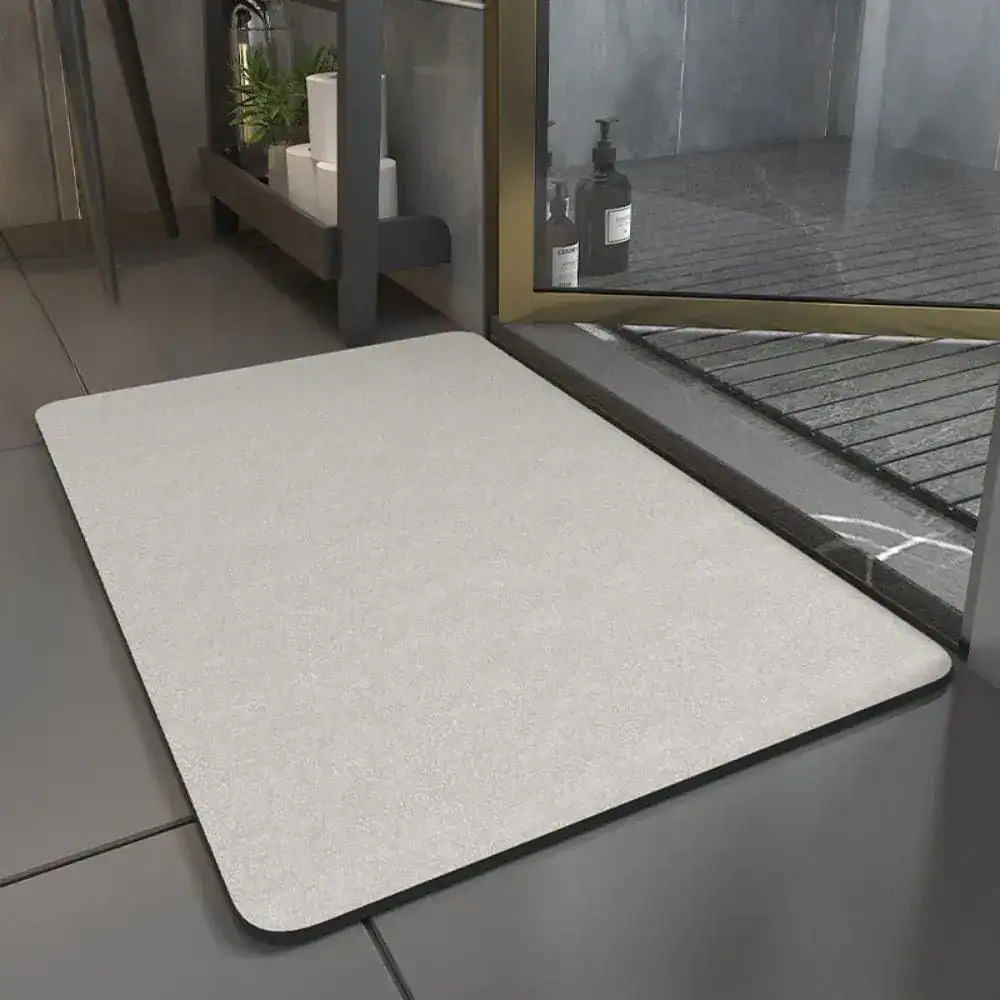 Badrumsmatta Diatomit Ljusgrå, vattentät och motståndskraftig för badrummet.