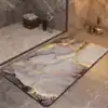 Badrumsmatta Diatomit Marmor Blå med guld detaljer och marmormönster i badrummet.