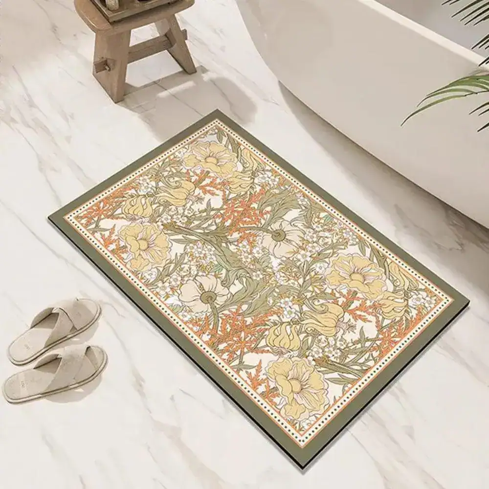 Badrumsmatta Diatomit Orientalisk med blommig mönster i beige och grön, placerad vid badkar.