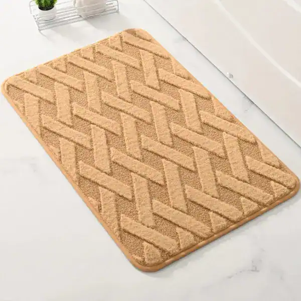 Badrumsmatta med flätmönster i beige, mjuk och vattentät för badrummet.