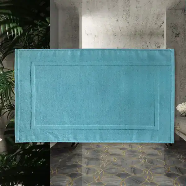 Turkos badrumsmatta i frotté, rektangulär design med ram, idealisk för badrummet.