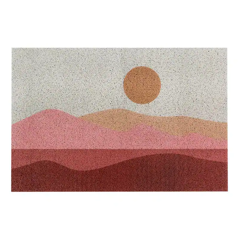 Badrumsmatta Landskap Rosa med bergsform och solmotiv i pastellrosa och beige.