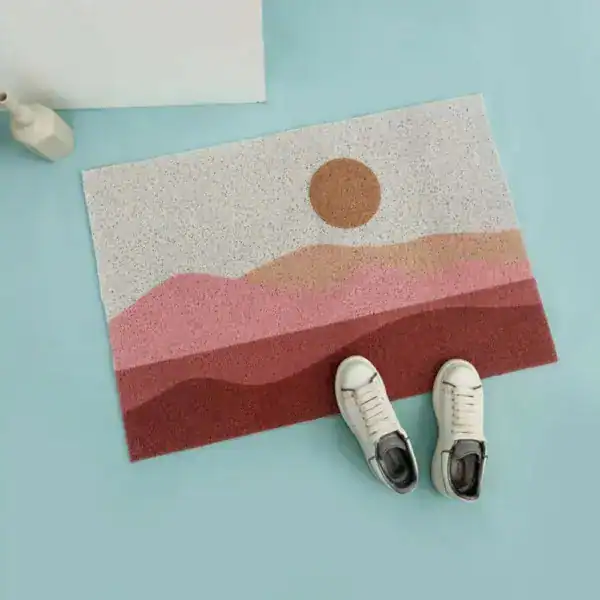 Badrumsmatta Landskap Rosa, stilfullt badrumsmatta med bergsdesign och sol, lämplig för badrummet.