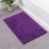 Ljusgrön badrumsmatta med mjuk chenille-textur, idealisk för badrummet.
