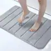 Badrumsmatta Memoryskum Vit – mjuk och ergonomisk mattpålägg för badrum.
