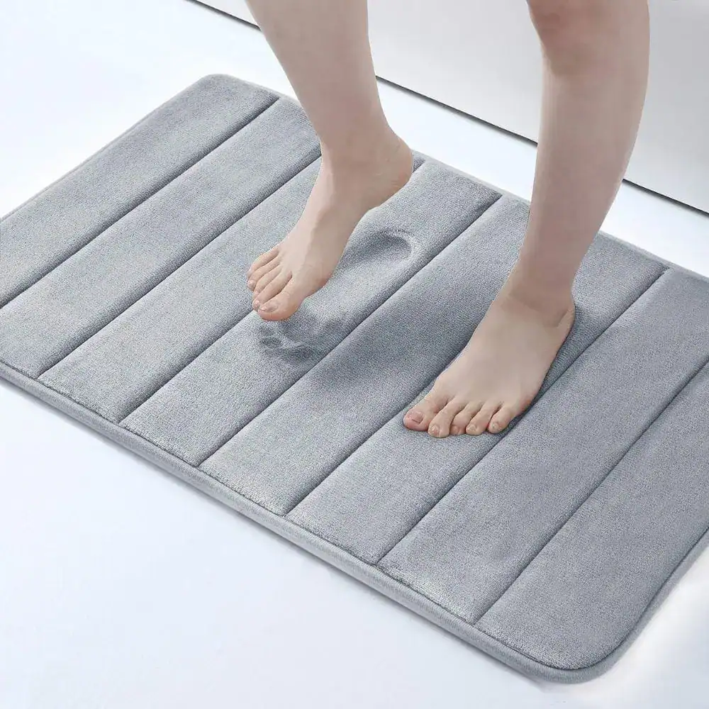 Badrumsmatta Memoryskum Vit – mjuk och ergonomisk mattpålägg för badrum.