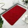 Röd mikrofiber badrumsmatta med rutig textur, idealisk för badrummet.