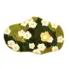 Badrumsmatta Mossa Blommor, grön med vita och gula blommor, mjuk och rundad form.