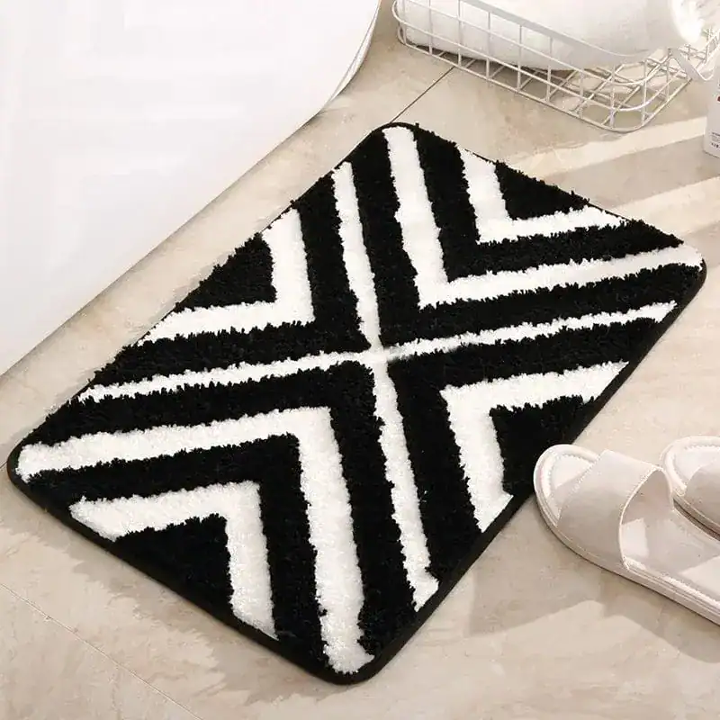 Badrumsmatta Sicksack Blå med svart-vit zigzag-mönster, mjuk och vattentät för badrum.