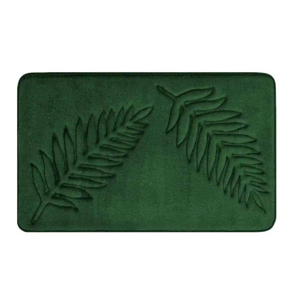 Smaragdgrön badrumsmatta med relief av blad, mjuk och stilren för badrummet.