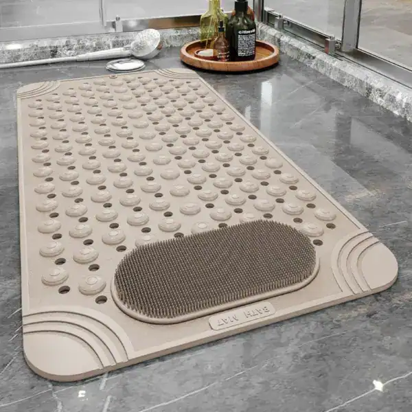 Duschmatta med fotskrubb i beige, med masseringspunkter och skrubbspår för badrummet.