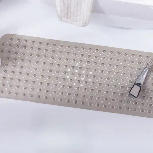 Beige halkmatta för badkar med prickig textur och antiskridande yta.