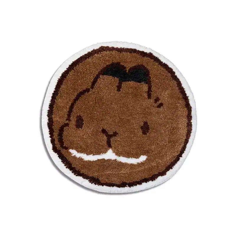 Rund badrumsmatta med kattmotiv, brun färg, mjuk textil, badrumsmatta för kattägare.