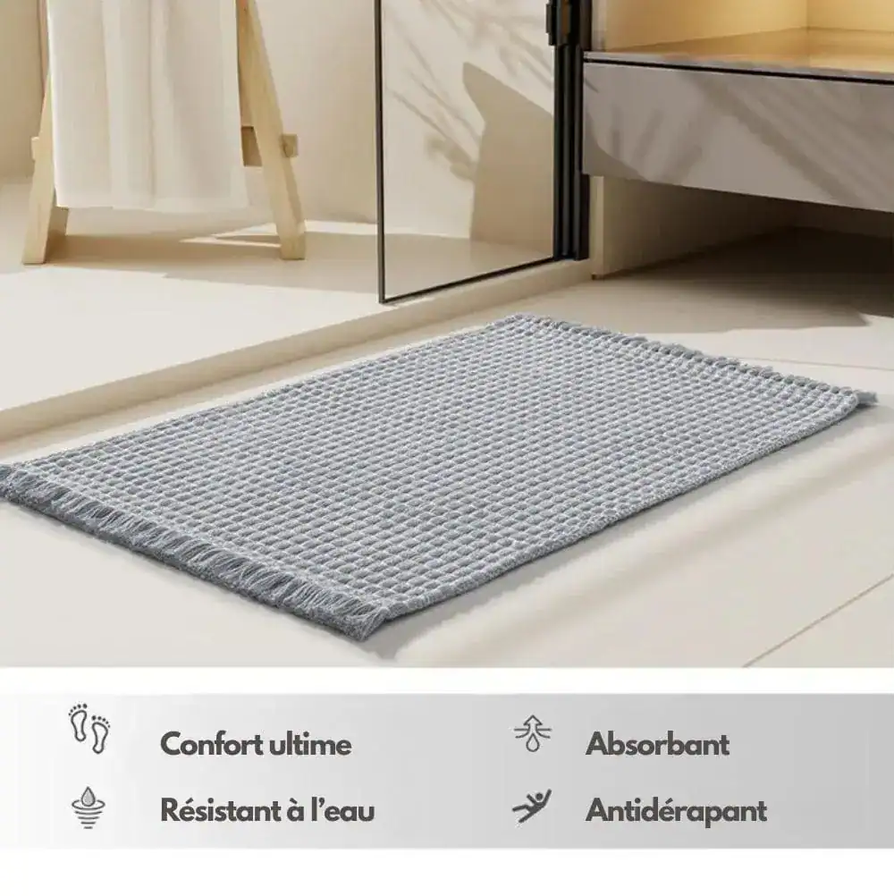 Badrumsmatta Boho Beige, mjuk och vattentät, med fransar och antiskridande yta.
