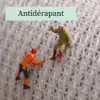 Schackrutig svart badrumsmatta med antidérapant yta, visad med mini figurser.