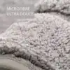 Grå mikrofiber badrumsmatta med ultra mjuk yta och hög kvalitet.