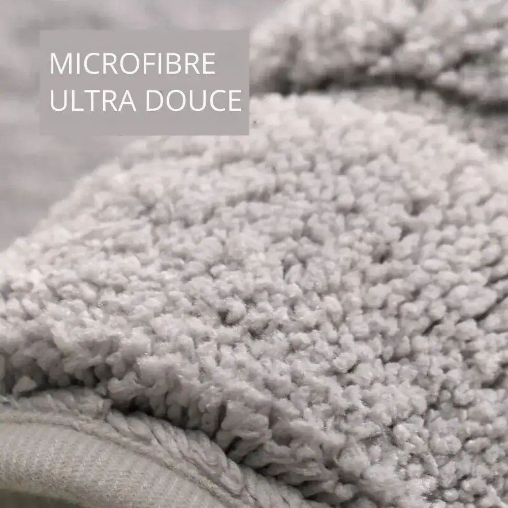 Grå mikrofiber badrumsmatta med ultra mjuk yta och hög kvalitet.