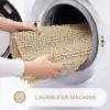 Fluffig badrumsmatta i beige, lämplig för tvättmaskin, mjuk och praktisk för badrummet.